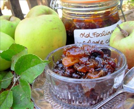 Apple and Ginger Chutney