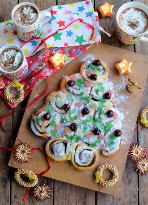 “Tear & Share” Christmas Tree Cinnamon Rolls