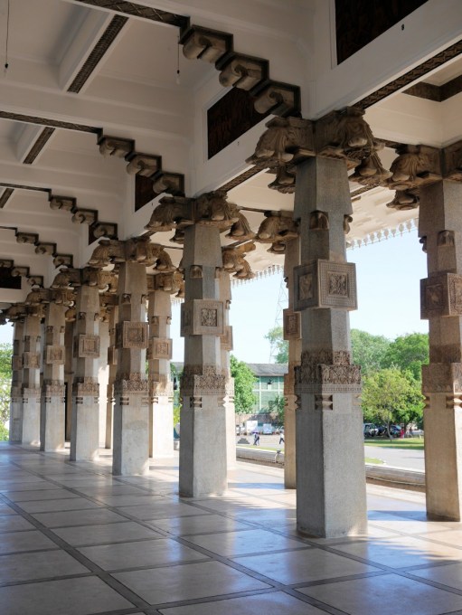 Independence Memorial Hall is located in the Independence Square at Colombo 7. This place is known as Torrington Square in early days. This Hall was built for the commemoration of the independence from British in 1948. But the construction of was started after the Independence.