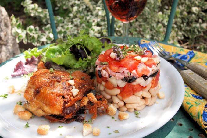 Cassoulet salade d’été avec confit de canard (Summer Cassoulet Salad with Preserved Duck)