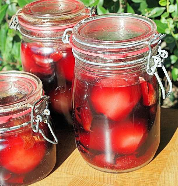 Christmas Spiced Mulled Pears in a Jar