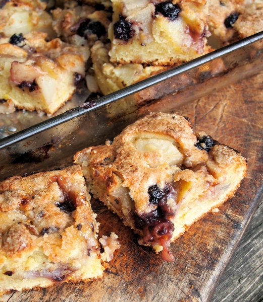 Apple, Bramble & Pear Tray Bake Recipe