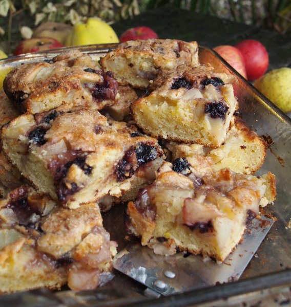 Apple, Bramble & Pear Tray Bake Recipe