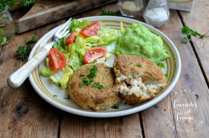 Salmon Fishcakes with Oatcake Crumb 